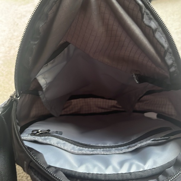 MEC Interval Carry All Bag. NWT - Picture 4 of 6